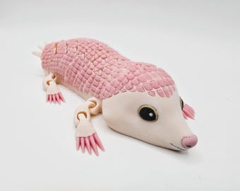 Armadillo Hada Rosa Flexi / Animal realista impreso en 3D / Juguete de escritorio articulado y flexible