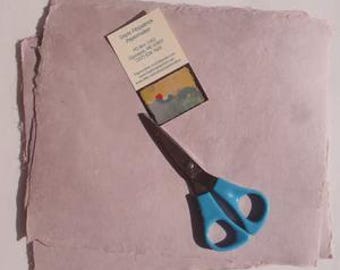 Sonderanfertigung für Anne Marie: 16 Blatt schweres, handgeschöpftes Abaca-/Kozo-Papier in Heidekrautoptik.