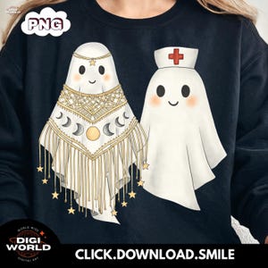 Peut inclure: Sweat-shirt noir avec deux fantômes dessinés. L'un est orné d'un motif céleste doré, l'autre porte un bonnet d'infirmière avec une croix rouge. Le texte "CLICK.DOWNLOAD.SMILE" est en bas.