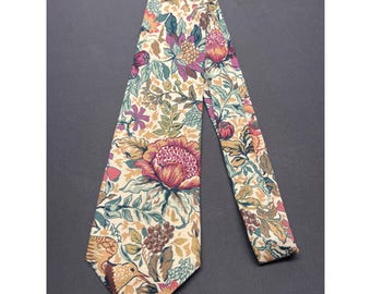 Corbata vintage Liberty of London con estampado de hojas, flores y pájaros, años 80 y 90, de algodón.