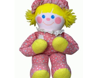 Muñeca de peluche Fisher-Price 1351 Crib Friend, rosa con lunares y pelo amarillo, de 1984, con sonajero.
