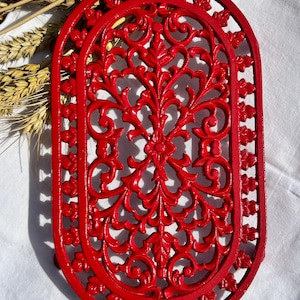 Vintage Oval Cast Iron Trivet - Shabby Chic Enameled - Red - Tableware - Rustic Decor