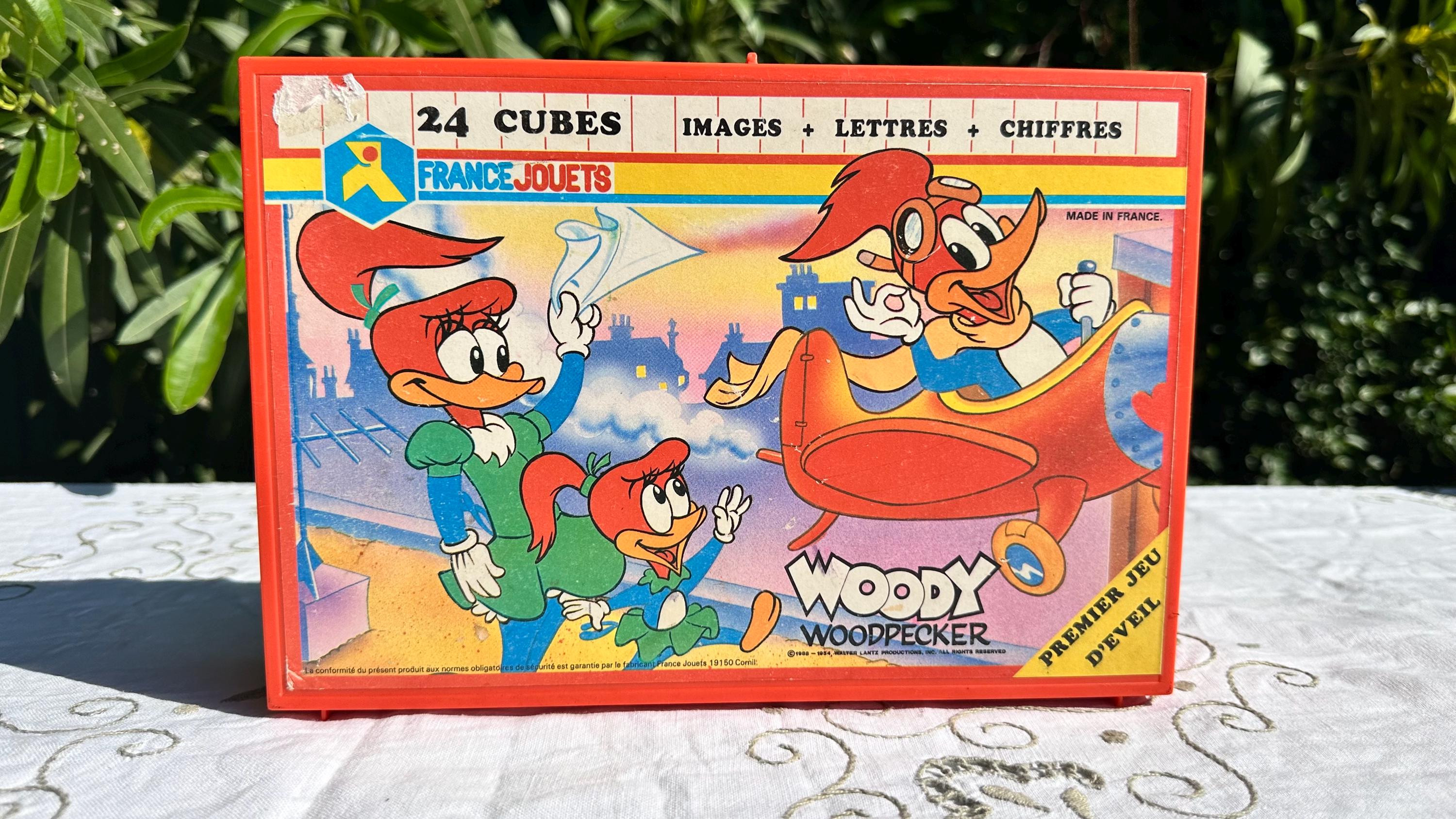 Jouet Ancien Cubes En Bois Art Déco - Thème Camping Et Vacances - Années 1950