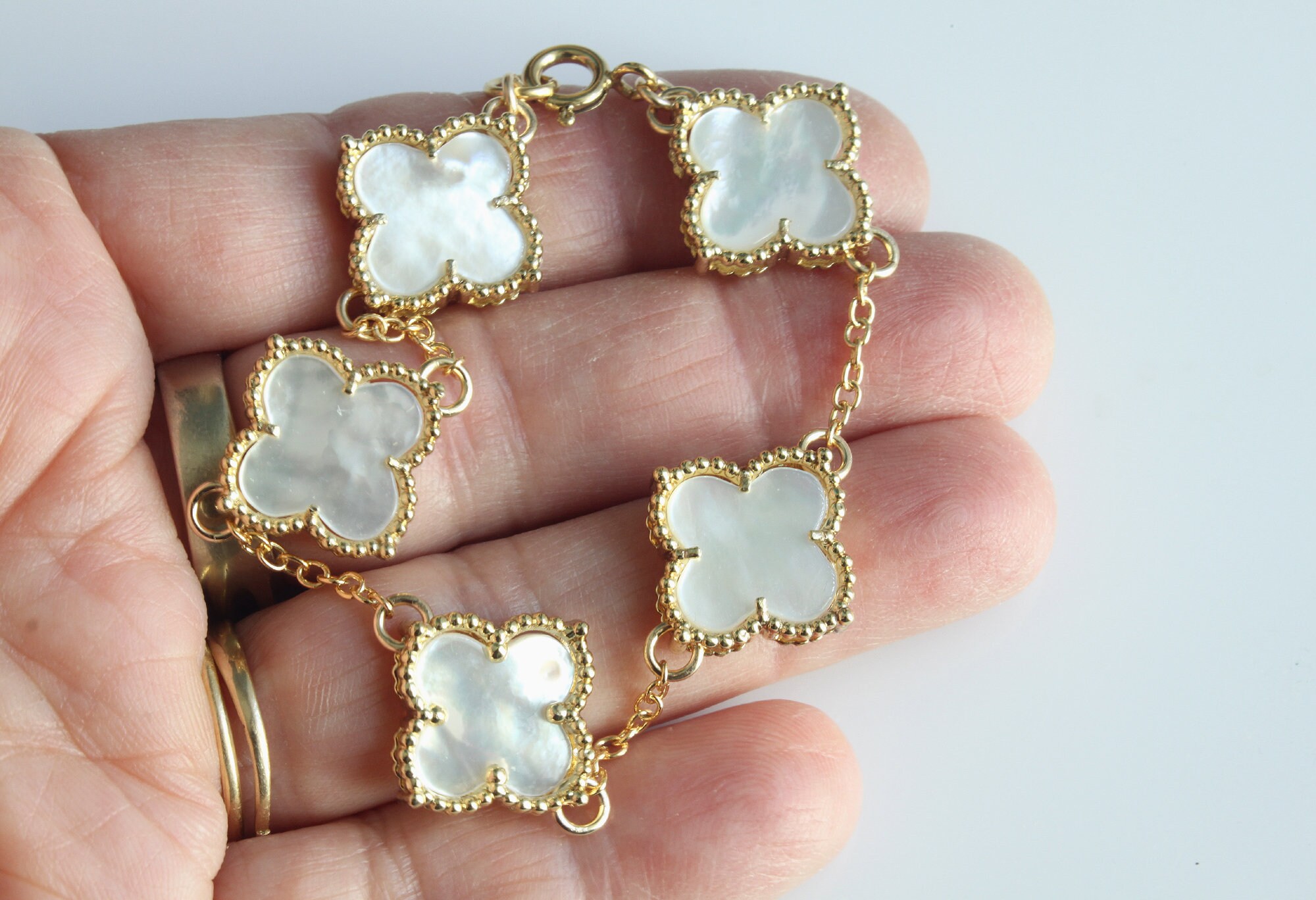 Mother of pearl flower bracelet Clearance