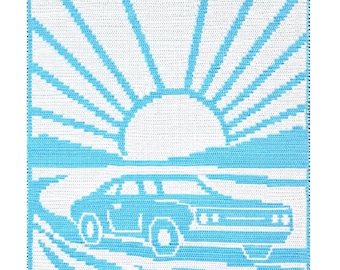 以下が含まれることがあります： レトロな車が朝日へ向かって走る様子を描いたかぎ針編みの壁掛け。白と水色の配色で、ピクセル化されたスタイルを使用しています。車はクラシックなマッスルカーです。