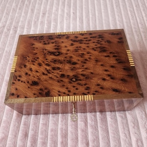Thuya Wood Jewelry Box – Luxury Keepsake Box with Inlaid Wood Stripes – Gift for Him or Her,Storage Box For Women,Gift Box