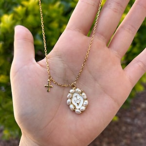 Gold Sacred Heart Necklace, Sacred Heart of Jesus, Dainty Catholic Gold Necklace, 18K Gold Filled, Catholic Gift, First Communion Gift
