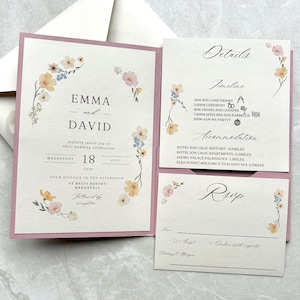 Set di inviti per matrimonio con cartella floreale A5, inviti rustici e chic, senza tempo, nastro di chiffon, assemblati con RSVP e scheda dettagli, inviti eleganti