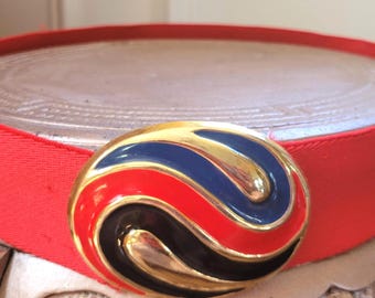 Day Lor Stretch Wide Belt Gold Medallion Buckle Statement Belt Red Vintage OS Original Vintage 80s Day-lor Red Elastic Belt With Gold Tone  main image 3