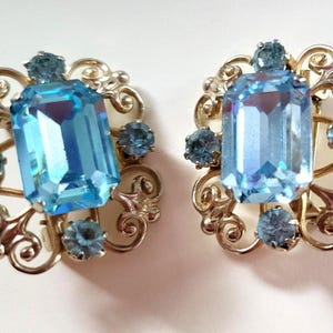 Vintage Coro Brooches Set: Aqua Crystal, Gold-Tone 1950s Mid-Century Jewelry