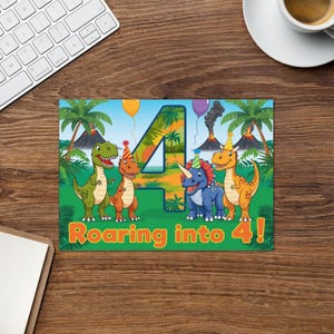 Roaring in 4 Dinosaurier Geburtstagskarte | Karte zum 4. Geburtstag | Dino-Party-Karte | Kinder Dinosaurier Karte | Prähistorische Geburtstagskarte