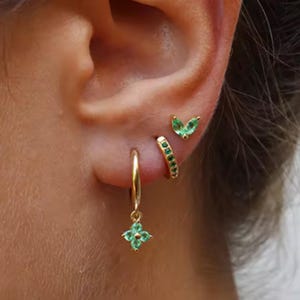 Set of 3 Dangling Earrings – Cartilage & Flower Piercing – Green Zircon – Stainless Steel – Elegant Women’s Jewelry – Not to be missed