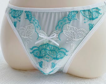 Calcinha Sissy Icy Butterfly Bordada à Mão, Lingerie Masculina de Renda, Roupa Íntima Femboy, Tamanhos P a 4XG, Calcinha Feminina para Homens, Presente de Natal