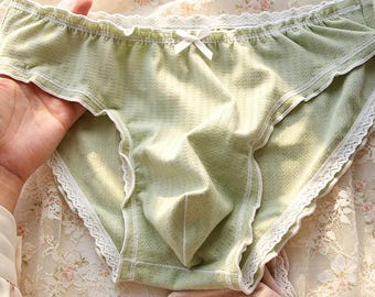 Calcinha Sissy Sage para Homens | Cueca Feminina de Algodão com Renda | Lingerie Feminina Delicada e com Babados | Roupa Íntima Macia para Travestis