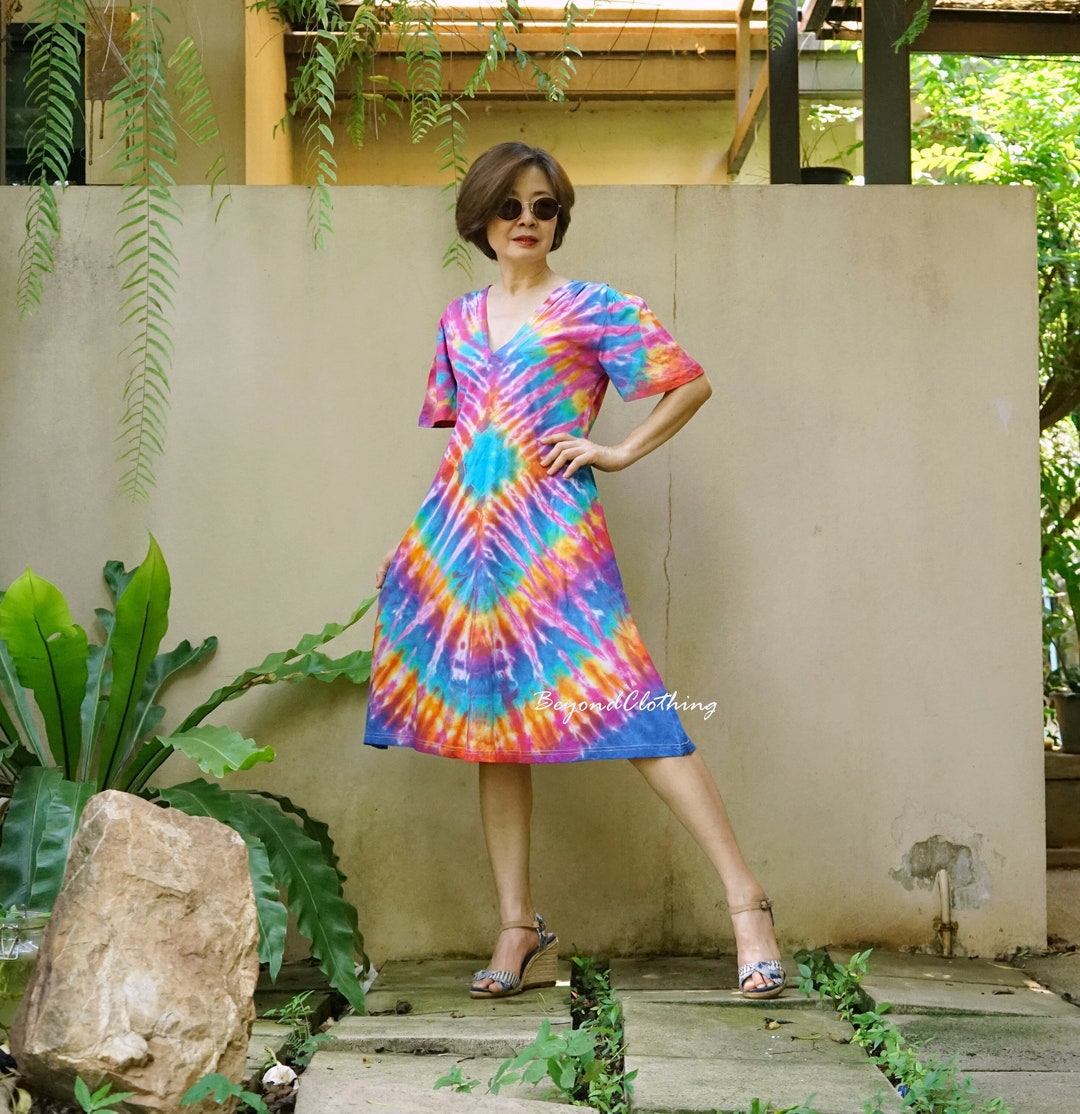Leah® | V-neck tie-dye dress