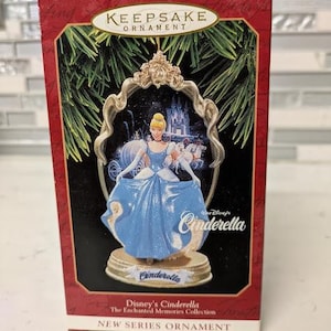 Hallmark Keepsake Disney&#39;s Cinderella Enchanted Memories Collection Ornament 1997 Christmas Ornament