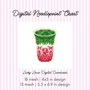 Op de afbeelding: Een digitaal naaldpuntpatroon met een pixel art illustratie van een gelaagde drank in een doorzichtige beker. De tekst luidt Digital Needlepoint Chart, Lucky Lasso Digital Downloads, 18 mesh | 4x5 in design, 13 mesh | 5.5 x 6.9 in design.