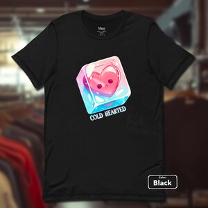 冷たいハートのTシャツ、面白いバレンタインデーのTシャツ、漫画の凍ったハートのグラフィック、独身生活のグラフィックTシャツ、冷たい失恋のユーモア