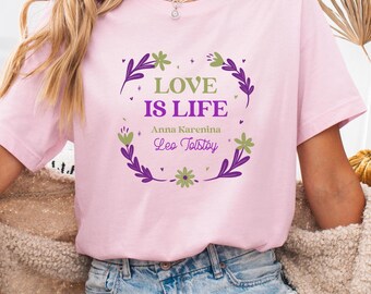 Camiseta El amor es vida / Cita de Ana Karenina de León Tolstoi / Camiseta gráfica literaria / Regalo para amantes de los libros / Camiseta de filosofía romántica