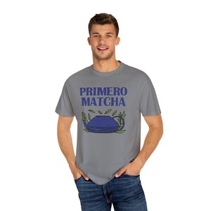 Primero Matcha T-Shirt | Vintage-Inspired Matcha Lover Gift | Retro Tea Shirt | Matcha Green Tea Aesthetic Tee Grey