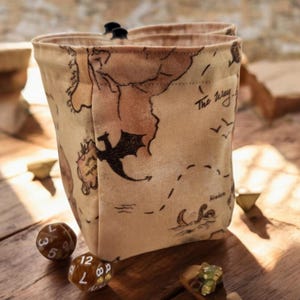Oude kaartzak voor gaming met dobbelstenen, TTRPG