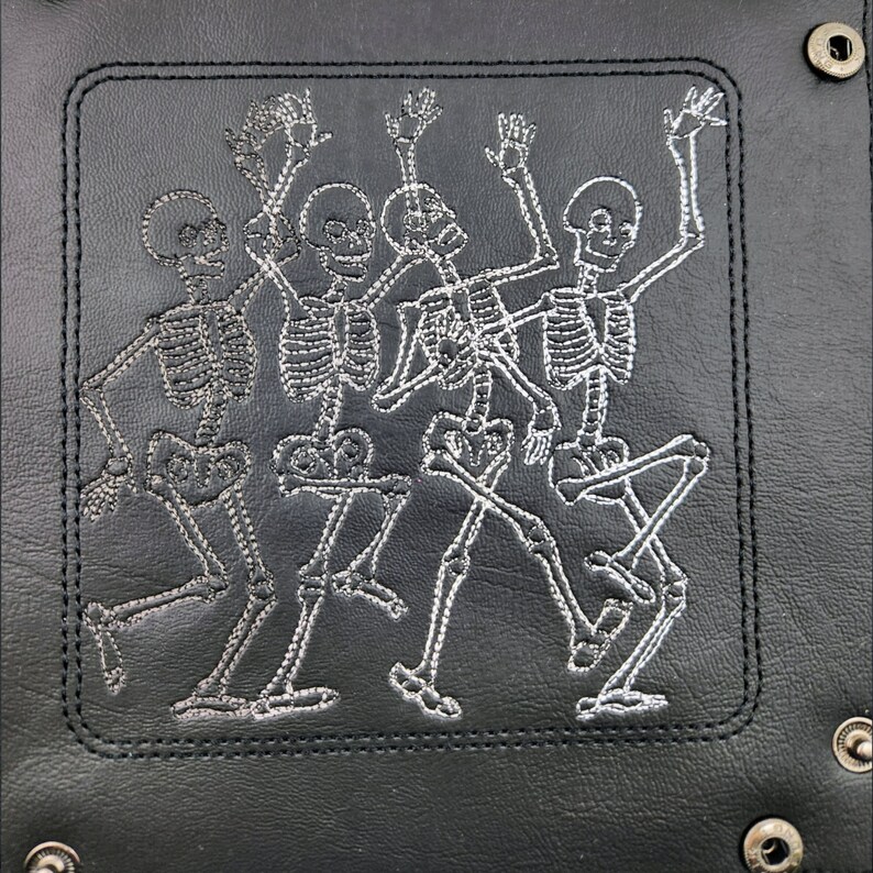 Skeleton dice tray, TTRPG, board game accessory image 3