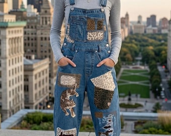 Peto vaquero único de patchwork reciclado con estampado animal. Talla XS