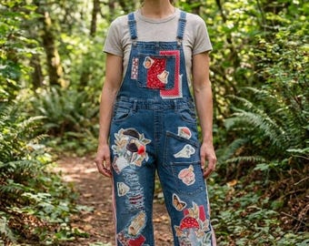 Mono vaquero azul con patchwork único, estampado de setas y lentejuelas (8/29)