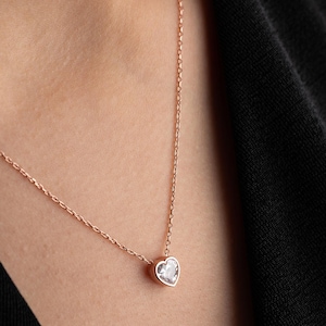 Minimalist Heart Diamond Necklace, Tiny Heart Pendant, Dainty LOve Necklace, Gift For Love, Romantic Gift, Gift For Women,Bridesmaid Gift