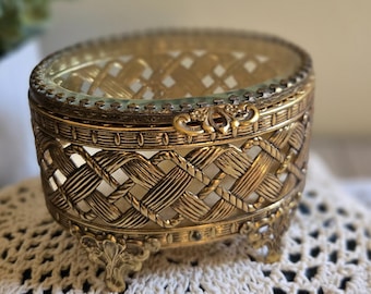 Vintage Gold-Tone Filigree Oval Jewelry Box Casket – Elegant and Decorative