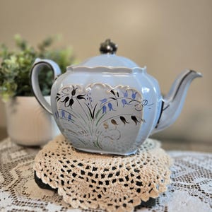Exquisite Vintage Sadler Teapot – Blue Floral with Platinum Accents