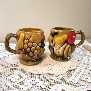 Set of 2 Vintage Ardco Harvest Fruit Pedestal Mugs – Golden Brown Glazed Ceramic – C-1724