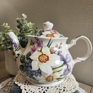 Vintage Sadler Teapot – Floral Pattern, Made in England
