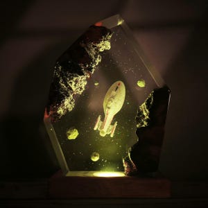 USS Voyager (NCC-74656) Resin Lamp, Resin Art Decor, Lamp Decor, Custom Night Light, Custom Night Light, Resin Art Decor Home, Gift For Dad.