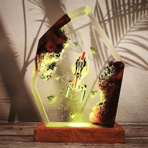 Handcrafted USS Voyager (NCC-74656-B) Resin Lamp, Star Trek Discovery, Spaceship Model, Spaceship Night Light, Star Trek Gift Decor.