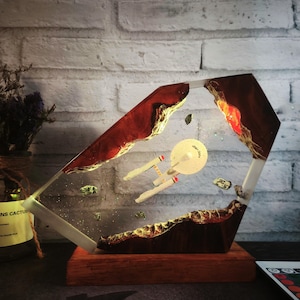 Luminária de resina personalizada Star Trek USS Enterprise (NCC-1701), decoração de arte em resina para casa, presente geek para ele/ela, decoração para jogos, luz noturna personalizada.