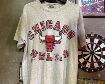 Vintage 90s Chicago Bulls T Shirt Team Hanes Single Stitch NBA Basketball Graphic Tee 22x28