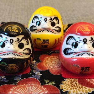 Japanese Mini Daruma (Black, Red & Yellow) with Japanese Chirimen base 日本ミニだるま（黒、赤、黄色）日本産ちりめん布ベース付