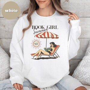 Comfort Colors® Sweatshirt Book Girl Summer Crewneck Vintage Beach Reading Sweatshirt Book Lover Gift Summer Beach Vibes