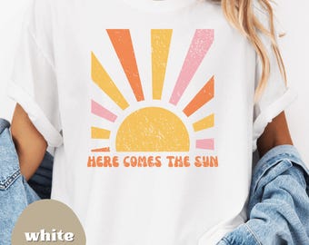 Comfort Colors Here Comes The Sun T-shirt: retro T-shirt jaren 70 met print