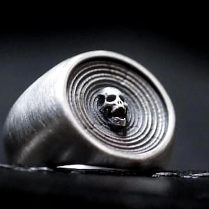 Memento Mori Skull Ring Large Signet - 925 Sterling Silver Goth Vampire Jewelry