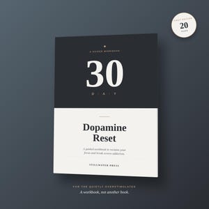 Könnte beinhalten: Ein 30-Tage-Arbeitsbuch mit dem Titel Dopamine Reset und einem schwarz-weißen Cover. Der Text lautet A Guided Workbook, 30 Day, Dopamine Reset, A guided workbook to reclaim your focus and break screen addiction, Stillwater Press und For the quietly overstimulated. Ein kreisförmiges Abzeichen in der Ecke zeigt First Edition 20 Pages an.
