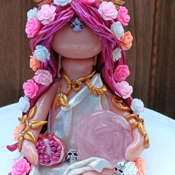 Escultura de la diosa griega Perséfone, diosa de la primavera y el inframundo, decoración de altar de brujas, figura pagana con cuarzo rosa tallado.