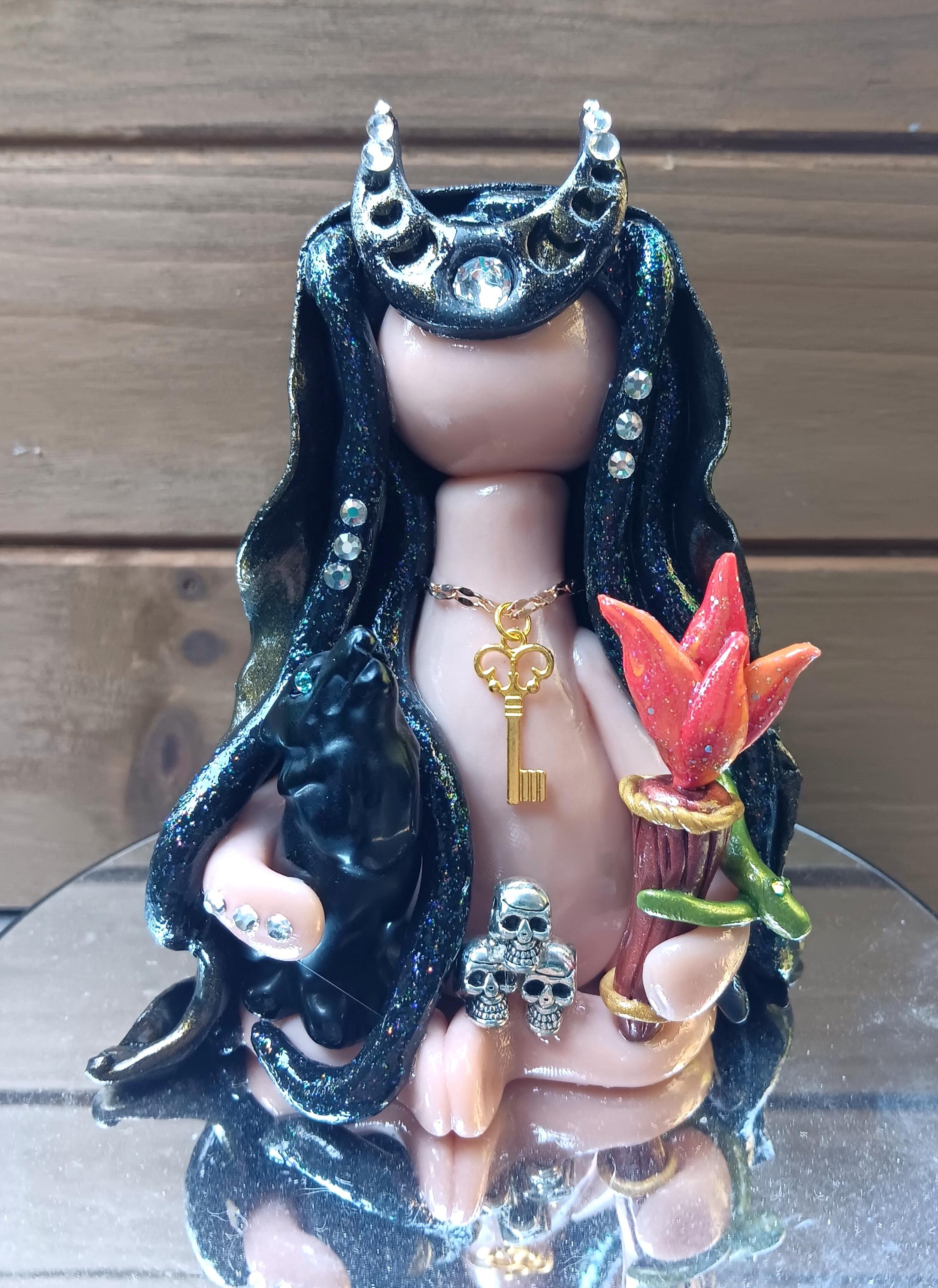 Hecate clay figurine - Etsy 日本