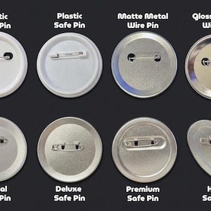Op de afbeelding: Een assortiment van buttonspelden, inclusief plastic en metalen opties, met verschillende speldstijlen. De afbeelding toont verschillende afwerkingen, zoals mat en glanzend metaal, en een hartvormige speld. Tekstlabels identificeren elk type.