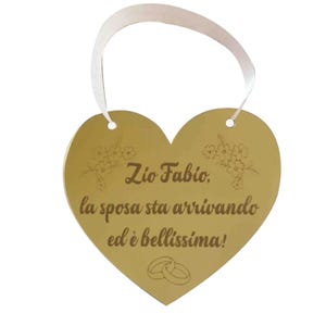 Targa in plex forma cuore personalizzata arriva la sposa idea accessorio matrimonio