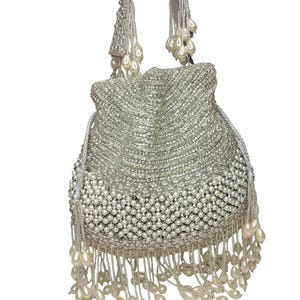 Bolso Potli artesanal con perlas plateadas • Bolso de mano con cordón para novia india • Bolso de fiesta para bodas • Bolso étnico de diseño
