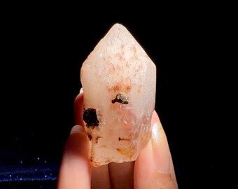 SÄLLSYNT Snöros Lemurisk Kvarts-Vit Drömcoatkvarts, Gudinnan Isiskvarts, Maria Magdalena, Gudomlig Femininitet och Kärlek, Hjärtkristallenergi