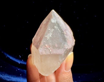 SÄLLSYNT Drömängskvarts - Rosa & Grön Inklusion Rutilkvarts, Rekordhållare, Jord- och Luftelement, Blomsterfejungfruns Energi