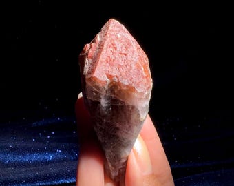 Helig rosenknopp - röd mössa hematit och goetit ametistrot, gudomlig kärlek, andlig intuition, rosenprästinna, hjärtaktivering